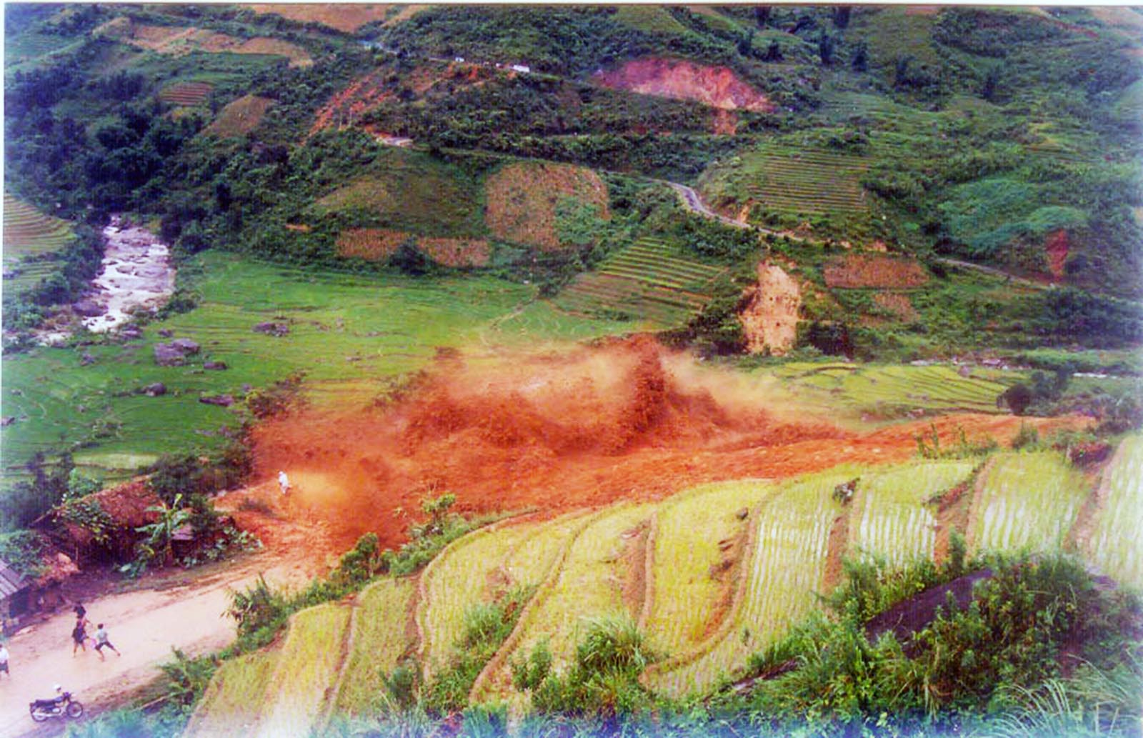 KHOẢNG TRỐNG 13 PHÚT